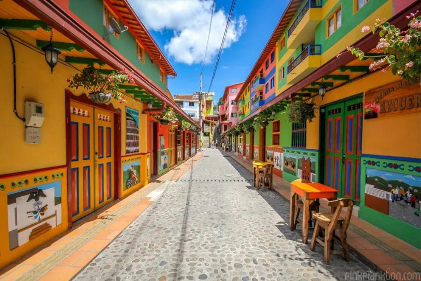 hermosas-calles-guatape-tour-medellin